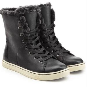 💚Ugg lace up booties